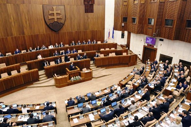Parlament schválil novelu zákona o odpadoch. Prináša jedinú zmenu